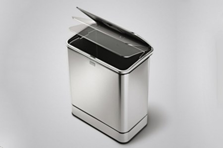 Simplehuman garbage can reacts to users' activity